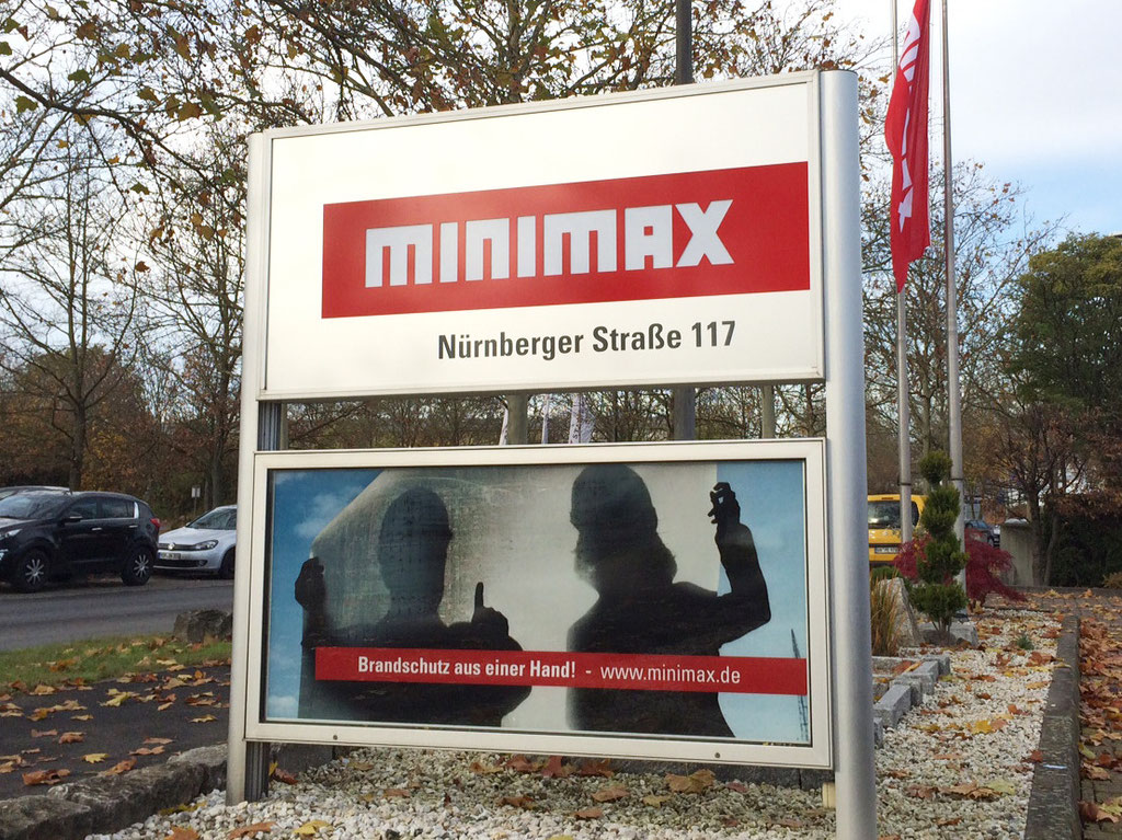 Beleuchtete Werbeanlage, Firmenschild, Werbetechnik, Digitaldruck, Großformatdruck, Schilder, Beschilderung (© WÖRLE medien, Werbetechnik Würzburg)