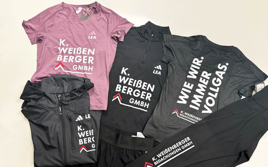 Teambekleidung mit Textildruck, Logodruck auf Sportbekleidung, Laufshirts und Hosen von Adidas (© WÖRLE medien, Textildruck Würzburg)