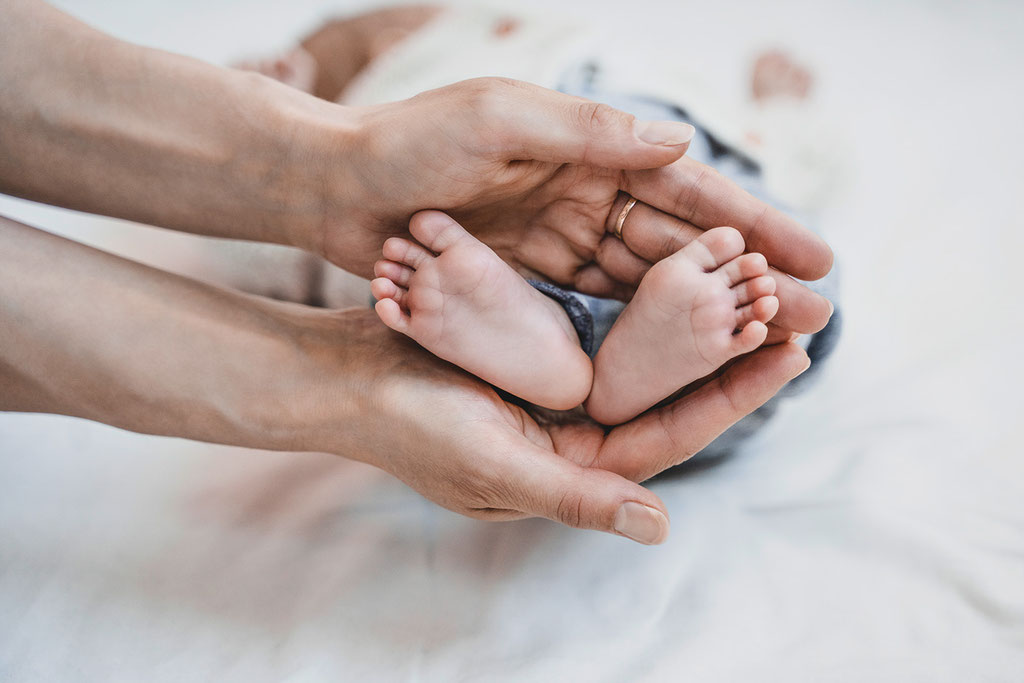 Babyshooting, newbornfotografie, newborshooting, Familyshooting in Aalen, Familienfotgrafin, Babyfüße