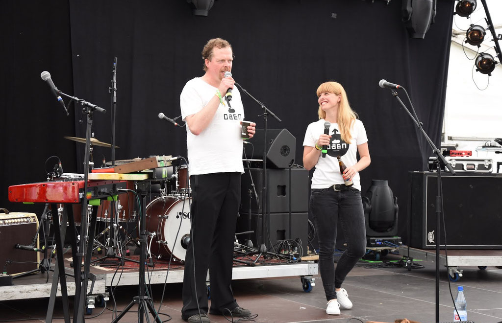 Oben Festival 2016 - Moderation gemeinsam mit Bernd Hölscher; Foto: Stefan Schaetzky