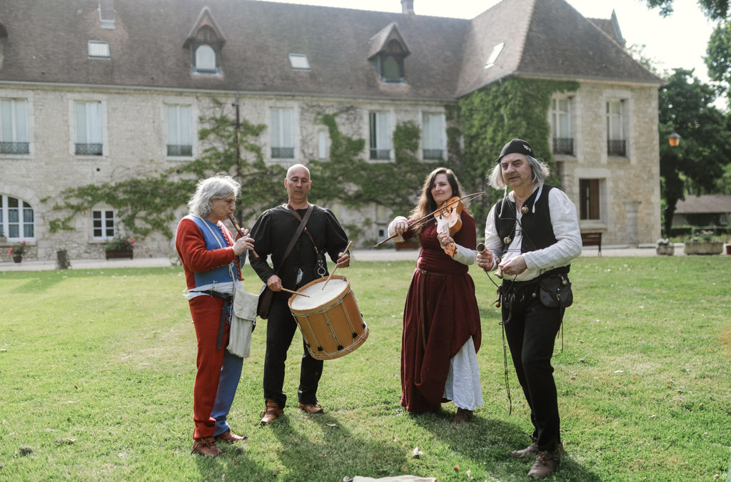 mât de mai mariage médiéval