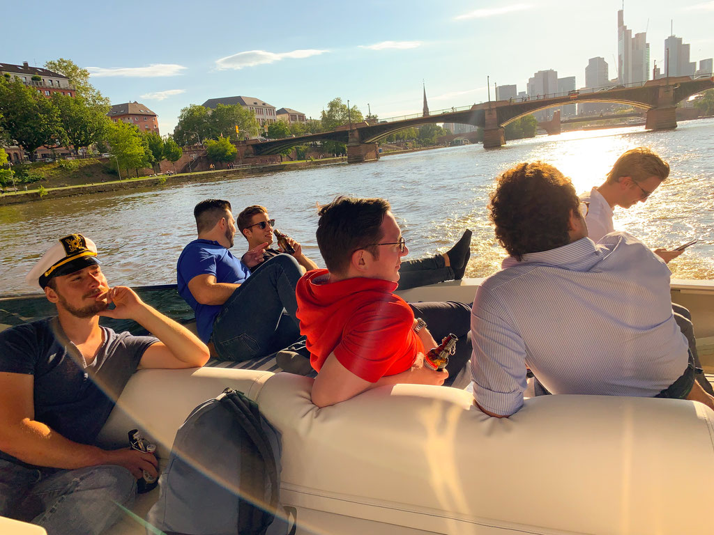 Männer JGA mit der Itama "Dolce Vita" Yacht Tour