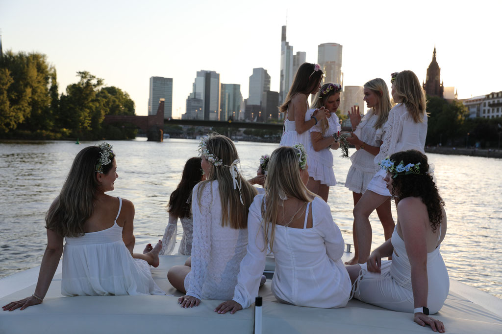 Midsommar Party in Frankfurt am Main mit der Itama "Dolce Vita" Yacht Tour 