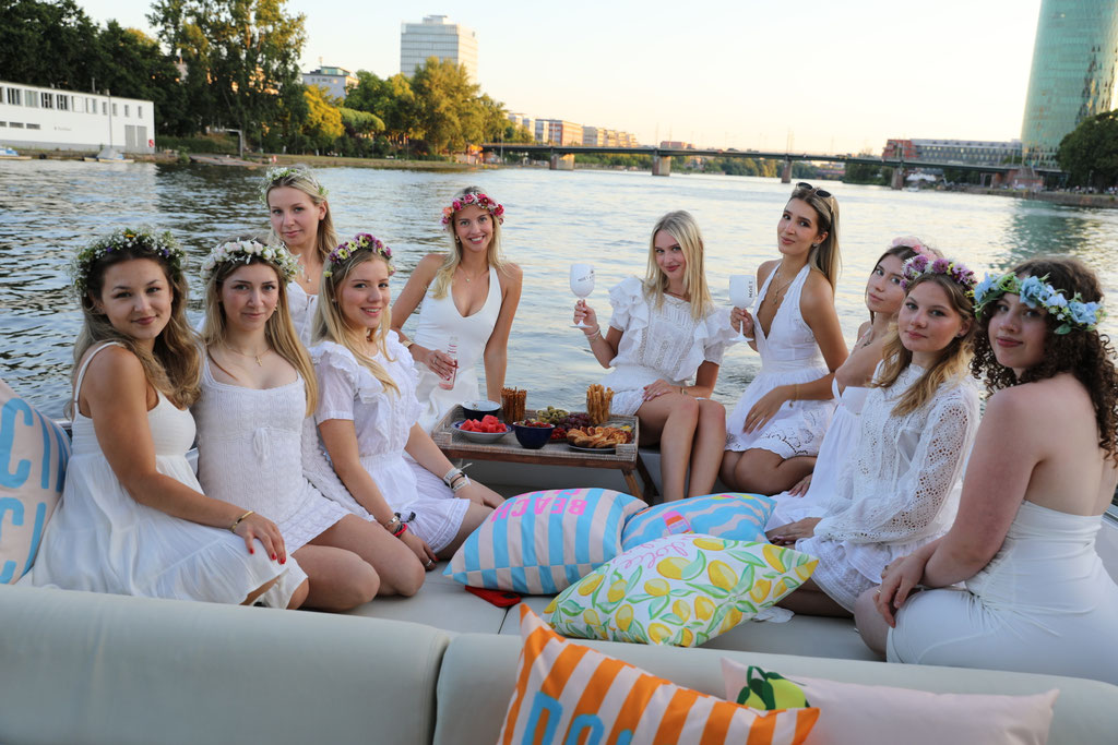 Midsommar Party in Frankfurt am Main mit der Itama "Dolce Vita" Yacht Tour