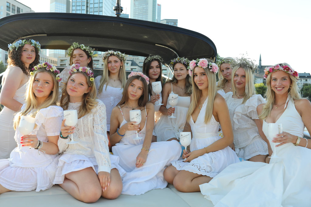 Midsommar Party in Frankfurt am Main mit der Itama "Dolce Vita" Yacht Tour 
