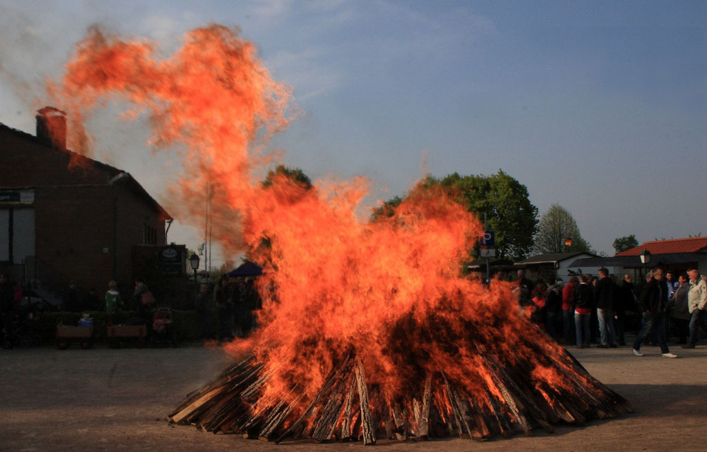 Die lange Trockenlagerung macht das Gartenstadt-Osterfeuer zu einer "sauberen Sache"