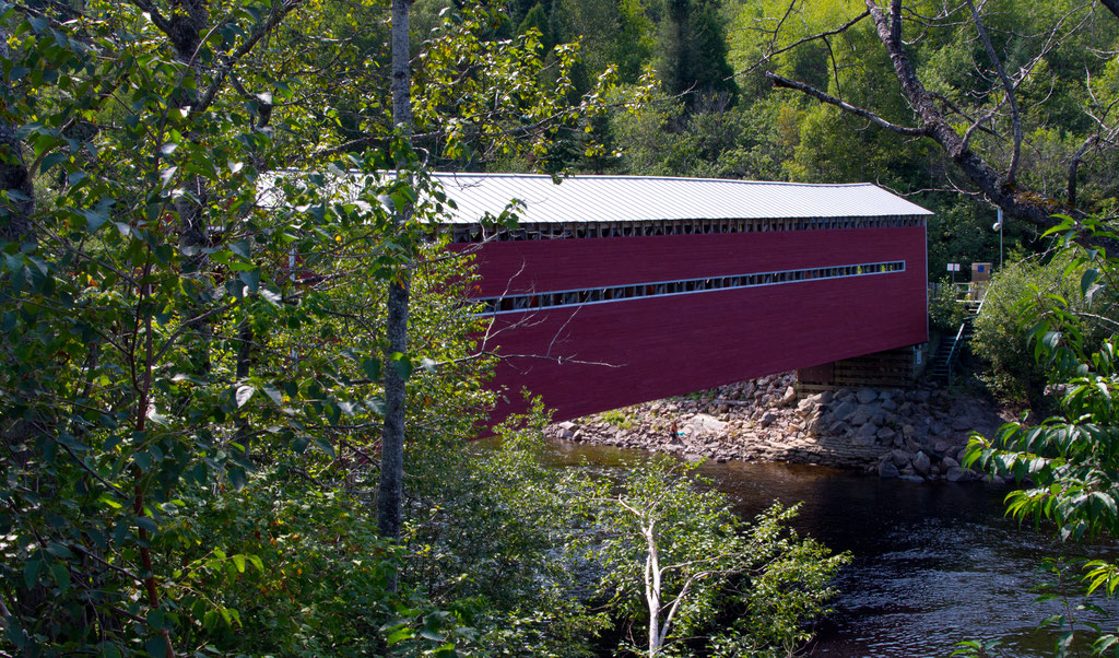 Pont Louis Gravel, près du Fjord du Saguenay (1934 et 129 pieds)