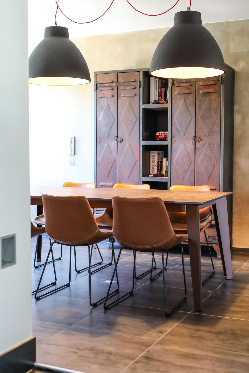 Cration d'un meuble à partir d'un meuble à casier métallique. Catherine Colot Architecte d'intérieur Rochefort