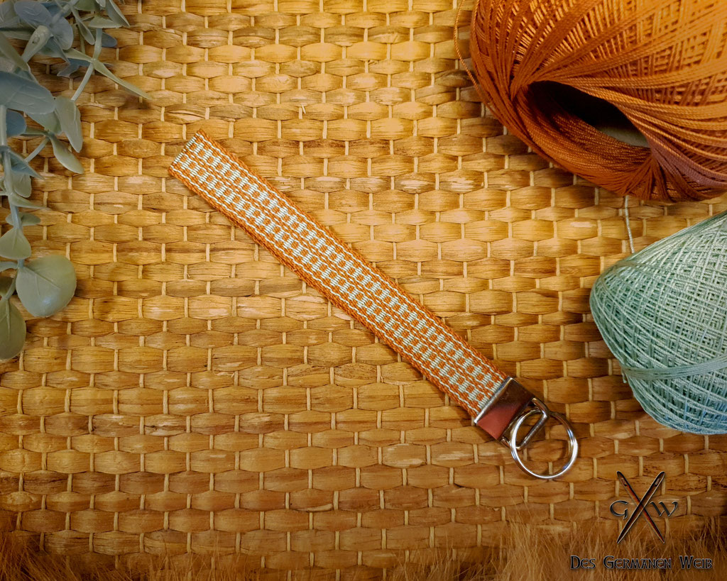 Schlüsselanhänger, handgemacht mit Metallklemme, aus Baumwolle in orange und mint