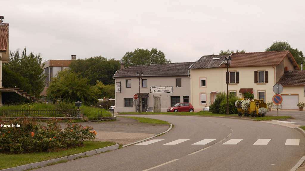 Ca 100m in Blickrichtung befand sich der abgerissene Förderturm des Schachtes Ferdinand