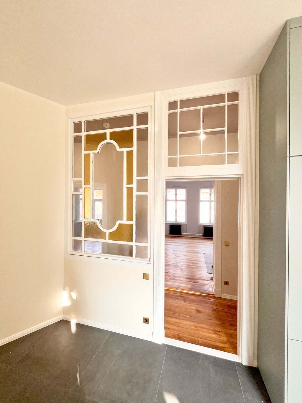 Blick aus der Küche in den Wohnraum nachher
