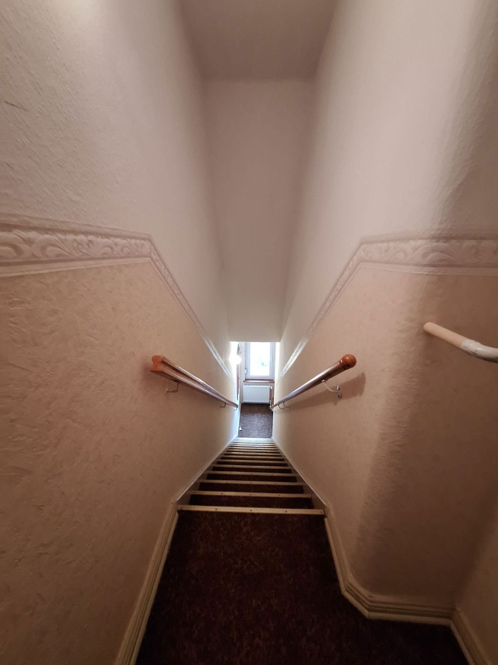 Treppe ins Erdgeschoss Vorher