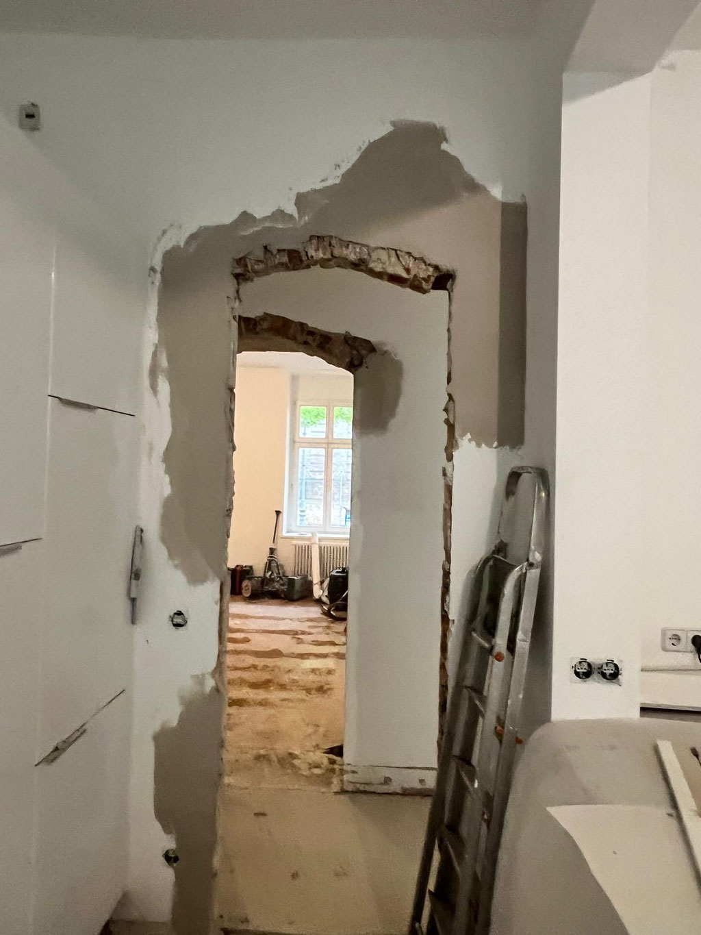 Blick vom Schlafzimmer in die Wohnküche Vorher