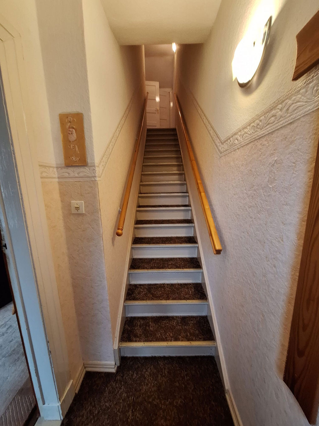 Treppe ins Obergeschoss Vorher