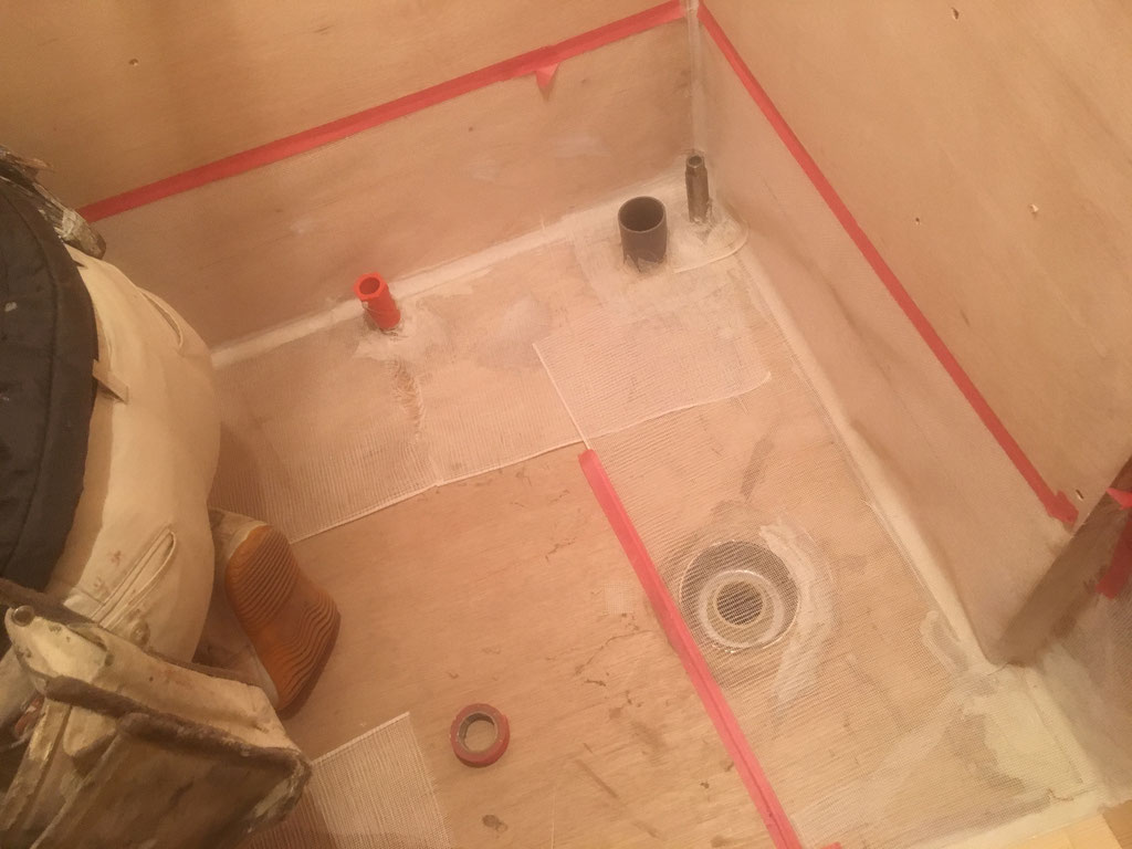 ２階トイレ床ウレタン防水メッシュ補強