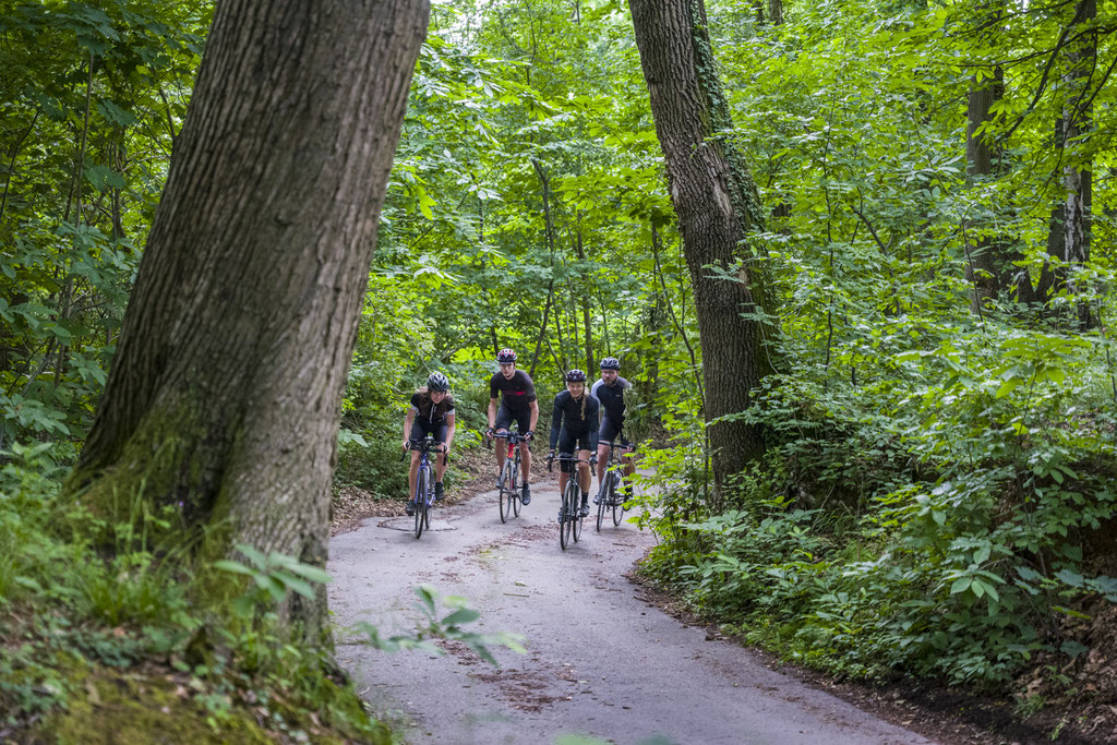 Authentic pictures for the cycling & tourism industry © François Struzik - simply human