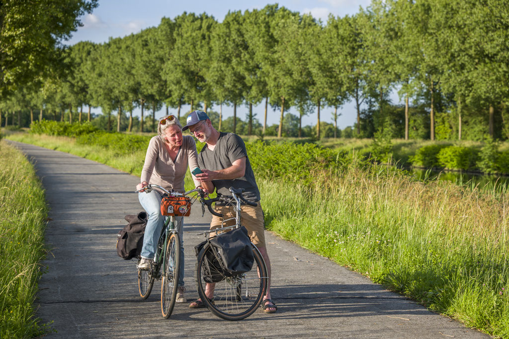 Authentic pictures for the cycling & tourism industry © François Struzik - simply human