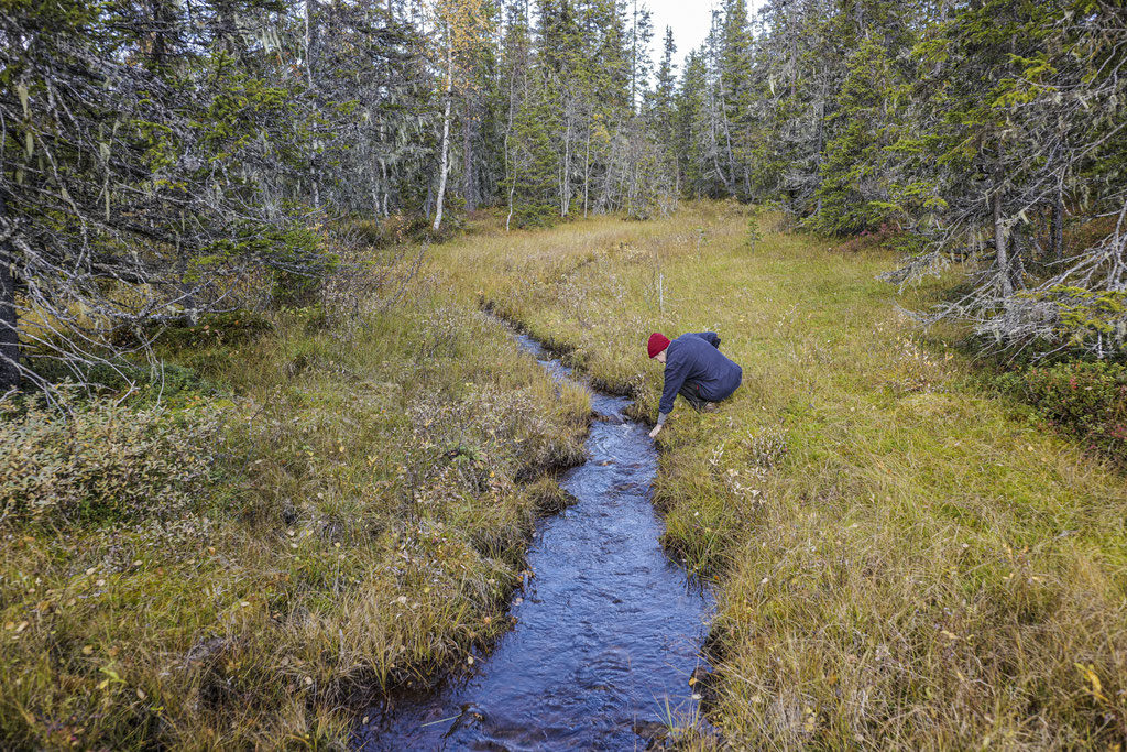 Authentic pictures for the outdoor industry © François Struzik - simply human