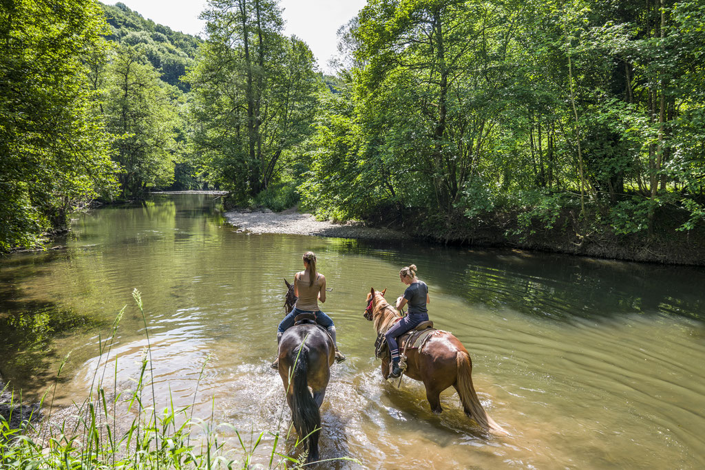 Authentic pictures for the outdoor industry © François Struzik - simply human