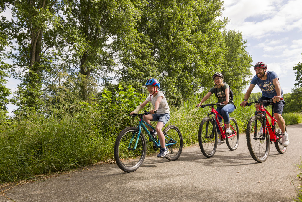 Authentic pictures for the cycling & tourism industry © François Struzik - simply human