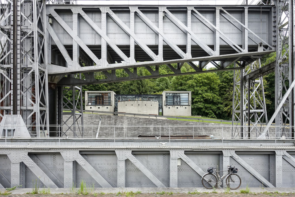 Authentic pictures for the cycling & tourism industry © François Struzik - simply human