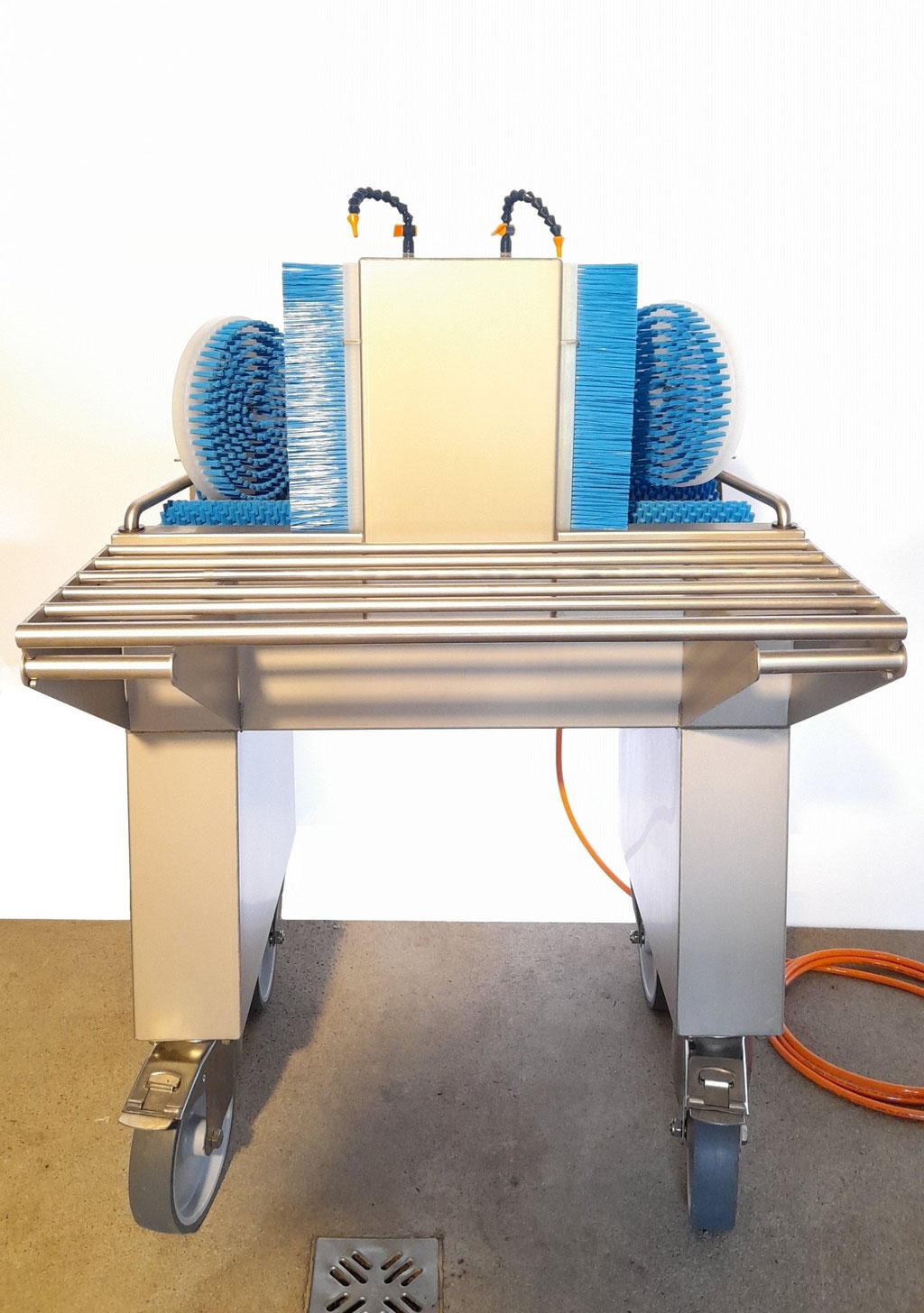 Semi-automatic, vertical cheese care machine for cheese up to Ø350mm