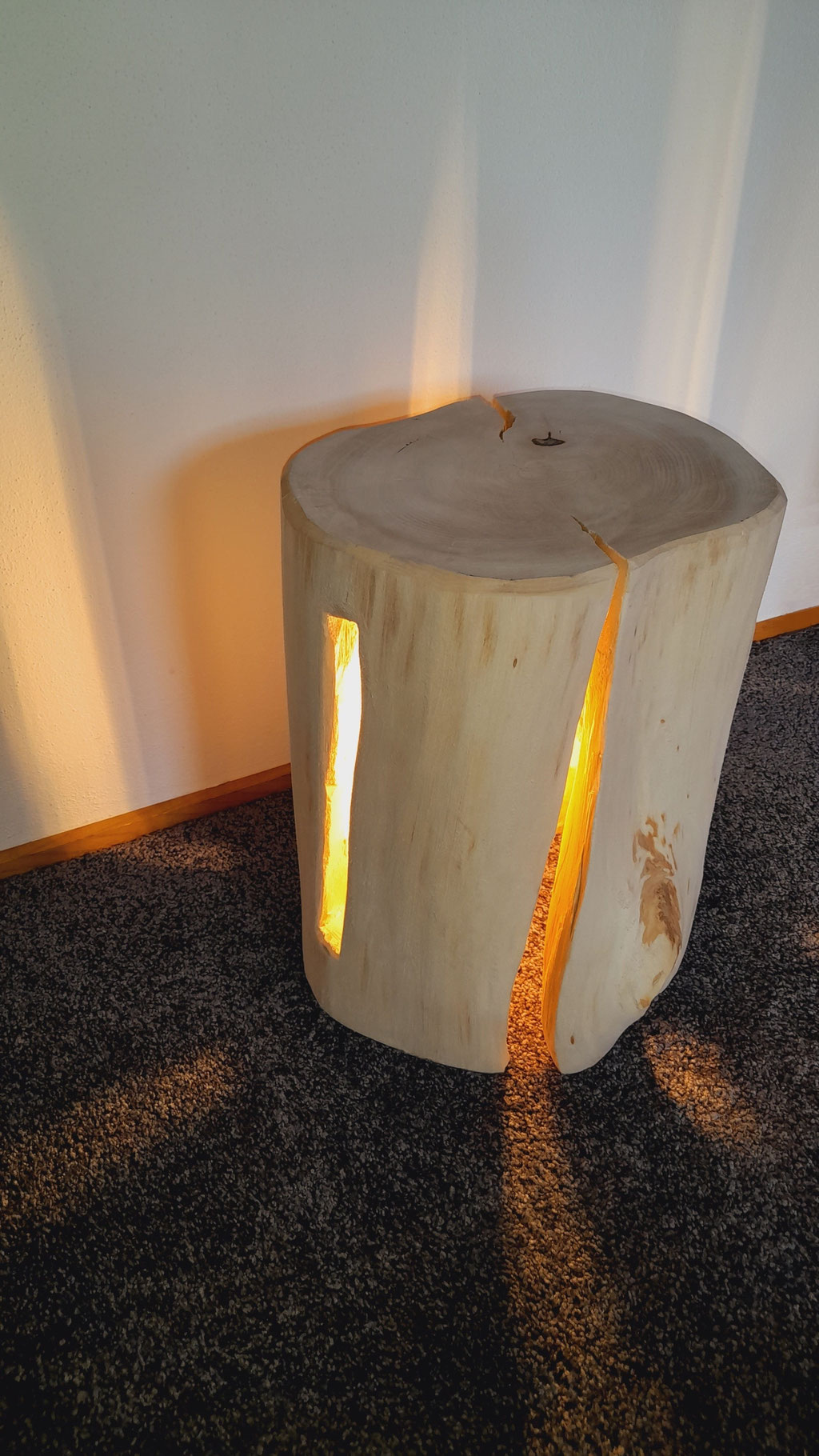 Leuchthocker aus alpinem Holz