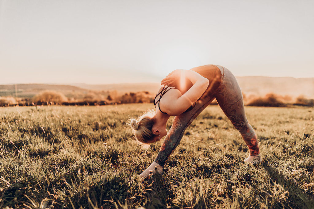 Vinyasa Flow Yoga-Übung im Freien