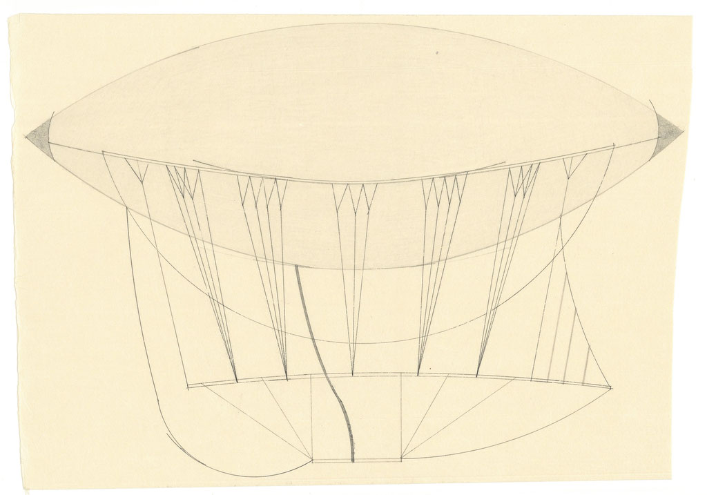 Airship / 飛行船　Carbon, pencil on paper　26.2×37.7cm　2024