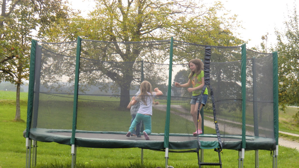 "Hoch hinaus " im großen Trampolin