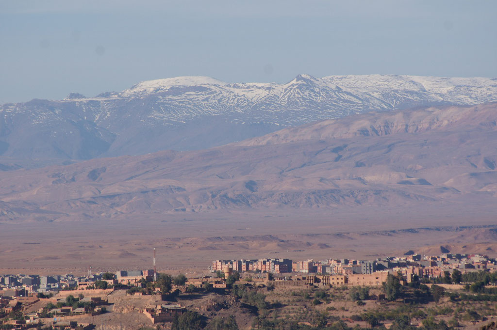 Blick auf Ouarzazate , hinten der Hohe Atlas