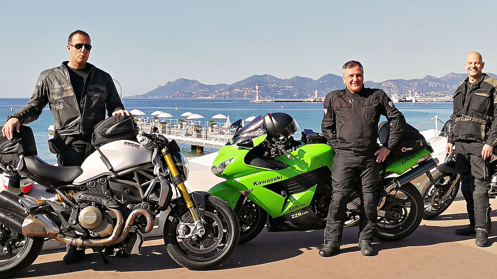 Motorradgruppe Speedo in Cannes (Foto Pässe.Info)