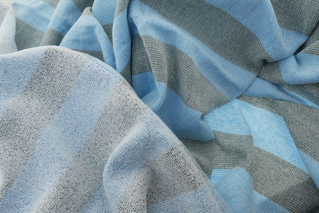 Grau / Blau