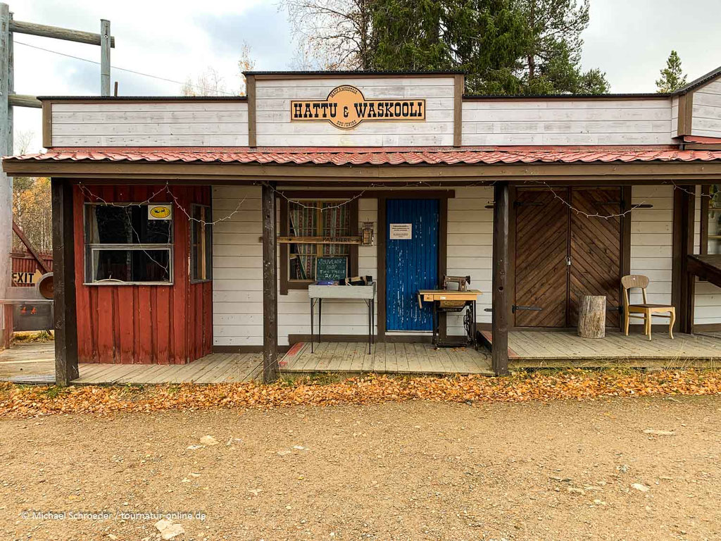 Nachbauten historischer Gebäude in Tankavaara