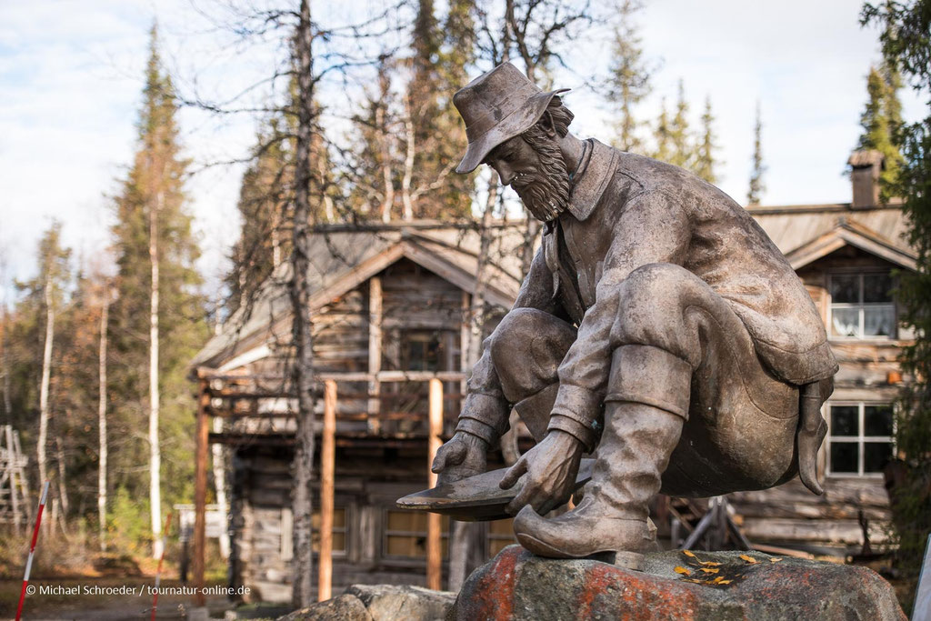Statue im Goldmuseum