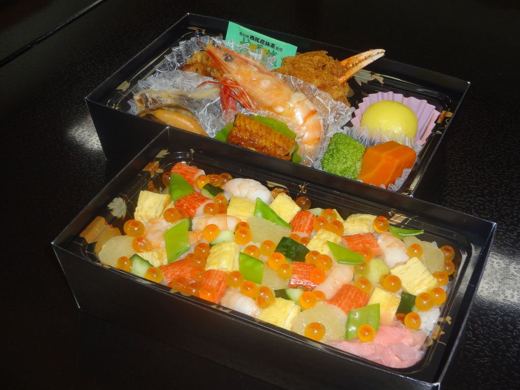彩りちらし寿司弁当　　2,200円(税込）　　　　　　※販売期間 10月～3月