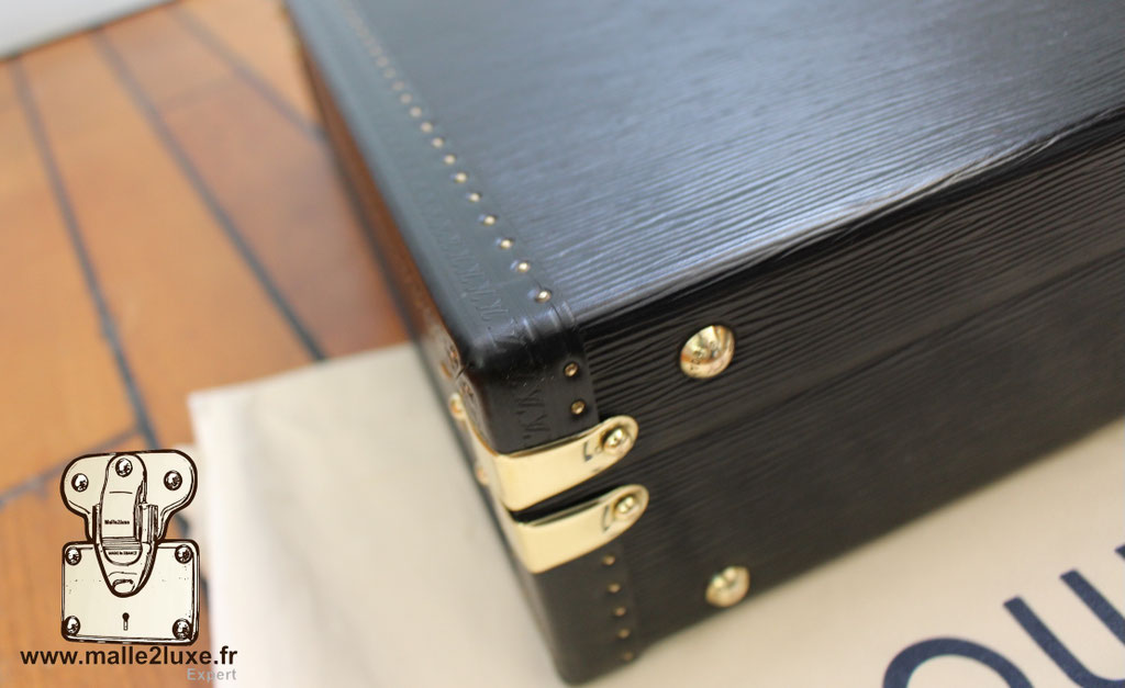 Louis Vuitton vintage Président, cuir Épi noir Kouril, fermoirs en laiton massif.