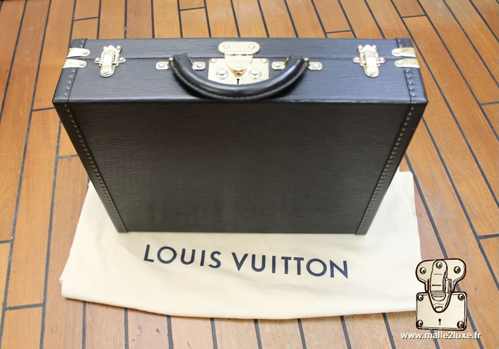 Louis Vuitton Président, bagage de prestige en cuir Épi noir, icône des années 90.