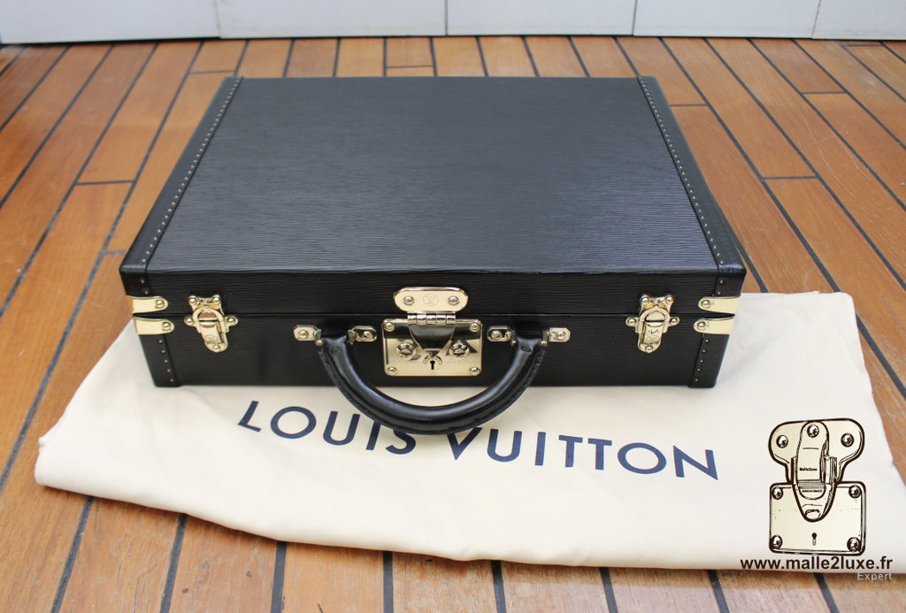 Valise de prestige Louis Vuitton Président 1996, cuir Épi noir, raffinement intemporel.