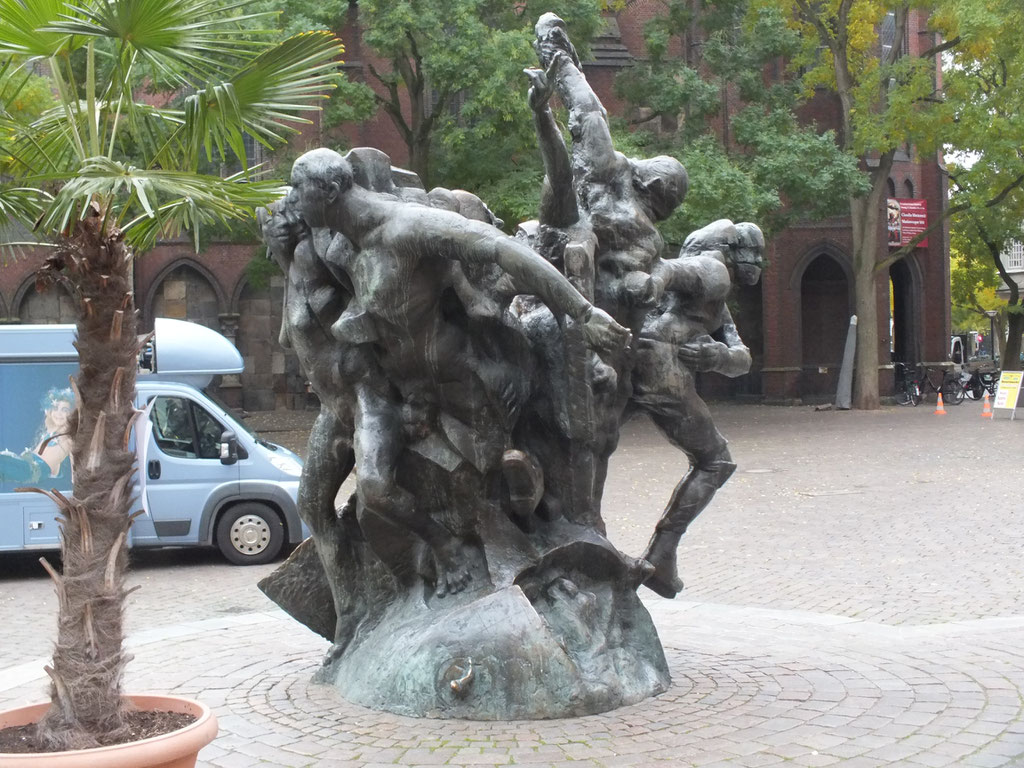 Skulptur Gegenwart auf dem Marktplatz