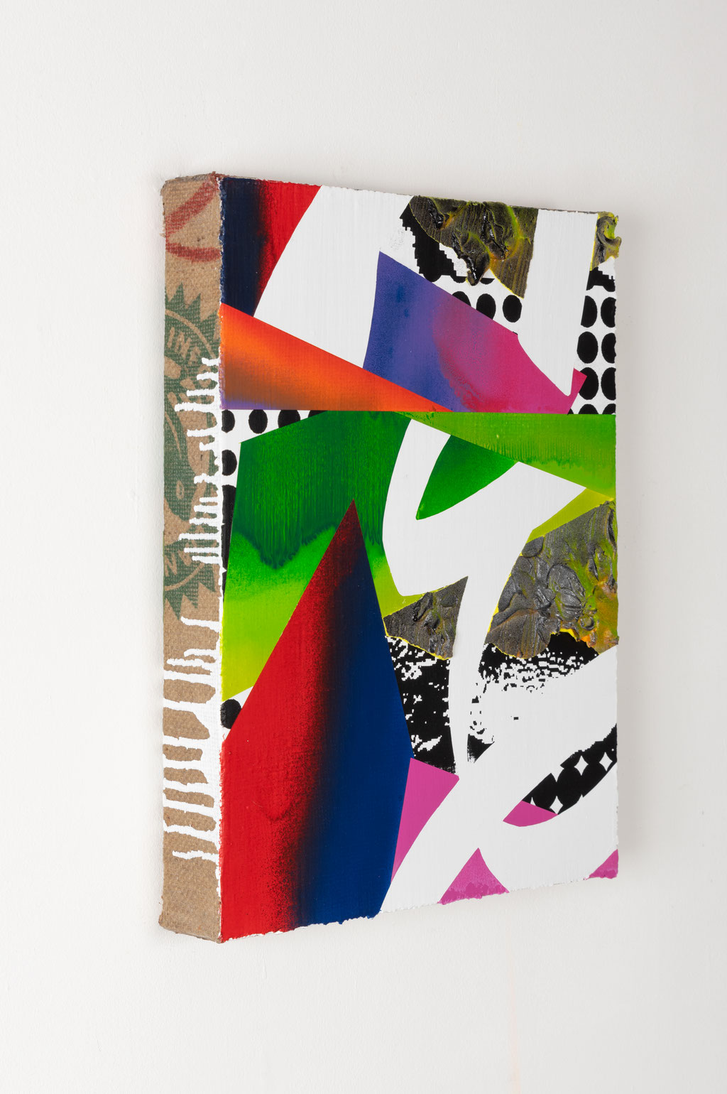 combination-breeze 2/2020/H410xW318xD50mm(F6)/wood panel,hemp cloth,acrylic,spray/photo by Saki Maebata