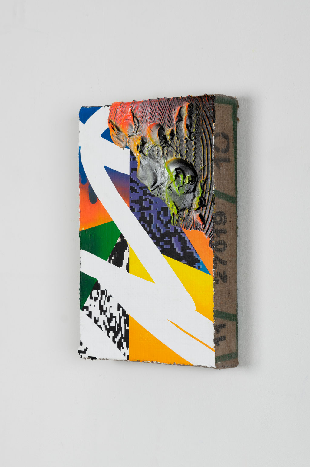 combination-gathering 6/2020/H333xW220xD50mm(P4)/wood panel,hemp cloth,acrylic,spray/photo by Saki Maebata
