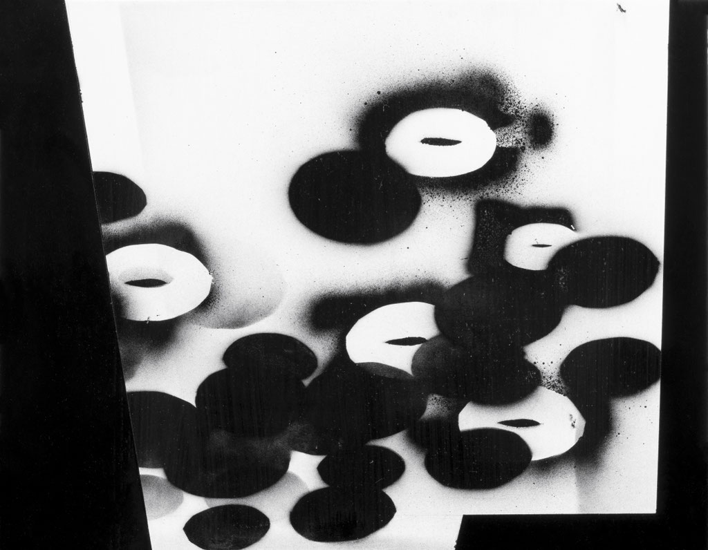 Whole tones in the swimming pool/2016/H320xW420xD50mm/wood panel,cotton cloth,spray/photo by Saki Maebata