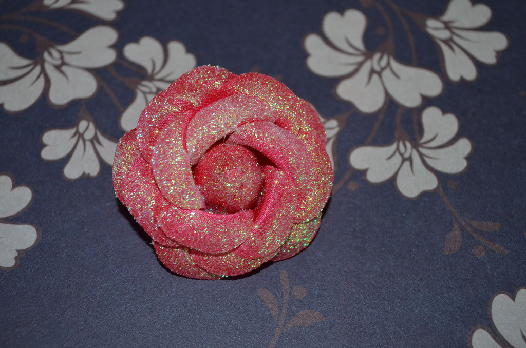 Modeschmuck Brosche Rose mit Regenbogen Glitter. Neuwertiger Zustand. Preis: 3,00 €