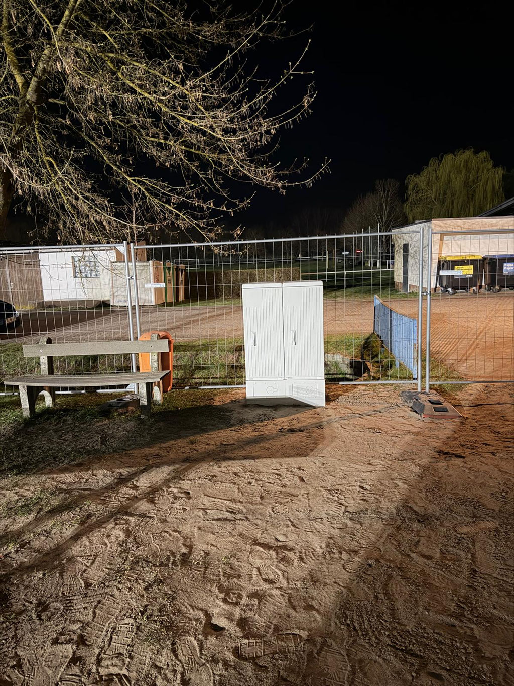 neuer Schaltschrank für das Flutlicht auf unserem B-PLatz
