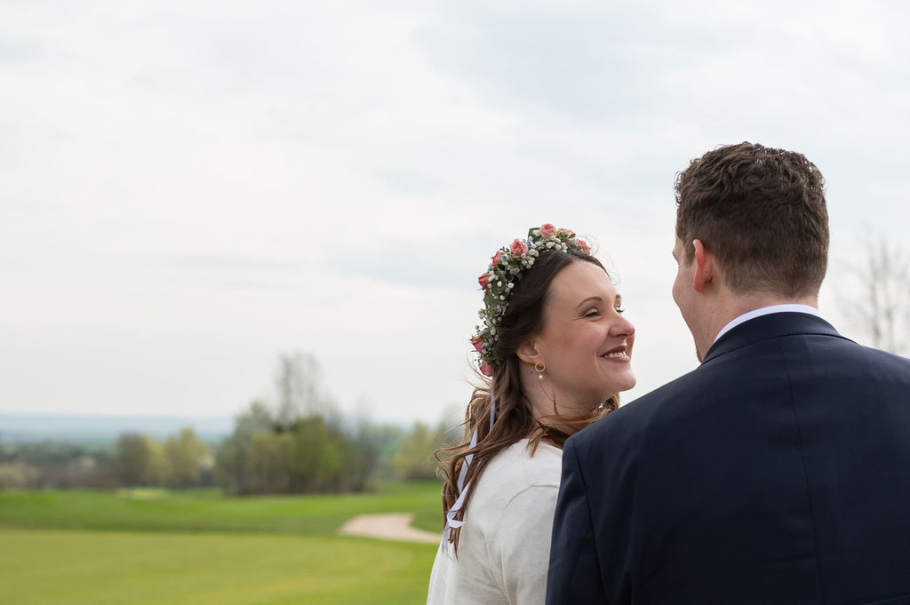 Brautpaarbilder für das frisch verheirateten Ehepaar - Golfclub Friedberg - Golfpark am Löwenhof 