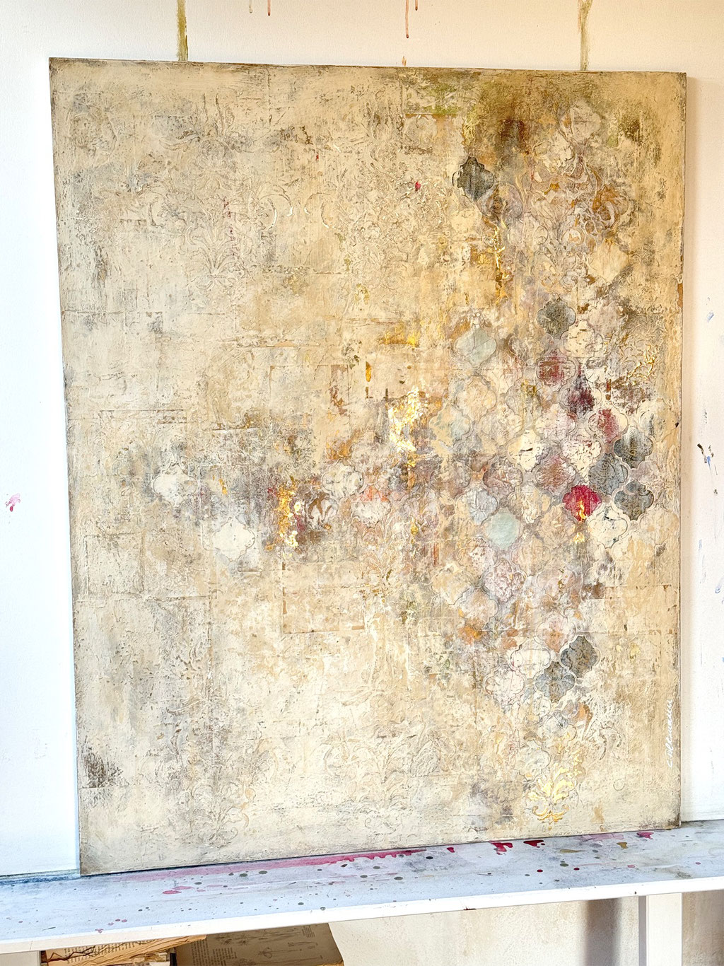 © Conni Altmann, Abstraktes Gemälde "Rather quiet", Mixed Media mit etwas Schlagmetall gold auf Sperrholz, ca. 80 x 100 x 2 cm, www.ateliertantetrulla.de
