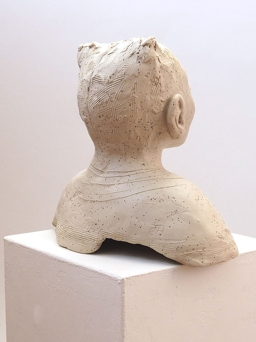 weisser Buddha auf Keramik