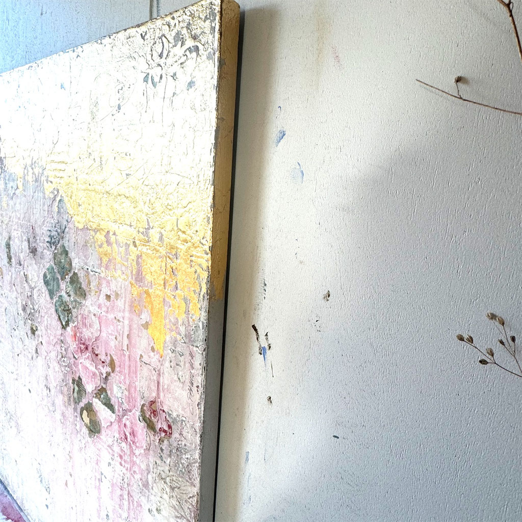 © Conni Altmann, Abstraktes Gemälde "Just beneath the surface", Mixed Media mit Schlagmetall gold auf Sperrholz, ca. 80 x 80 x 2 cm, www.ateliertantetrulla.de