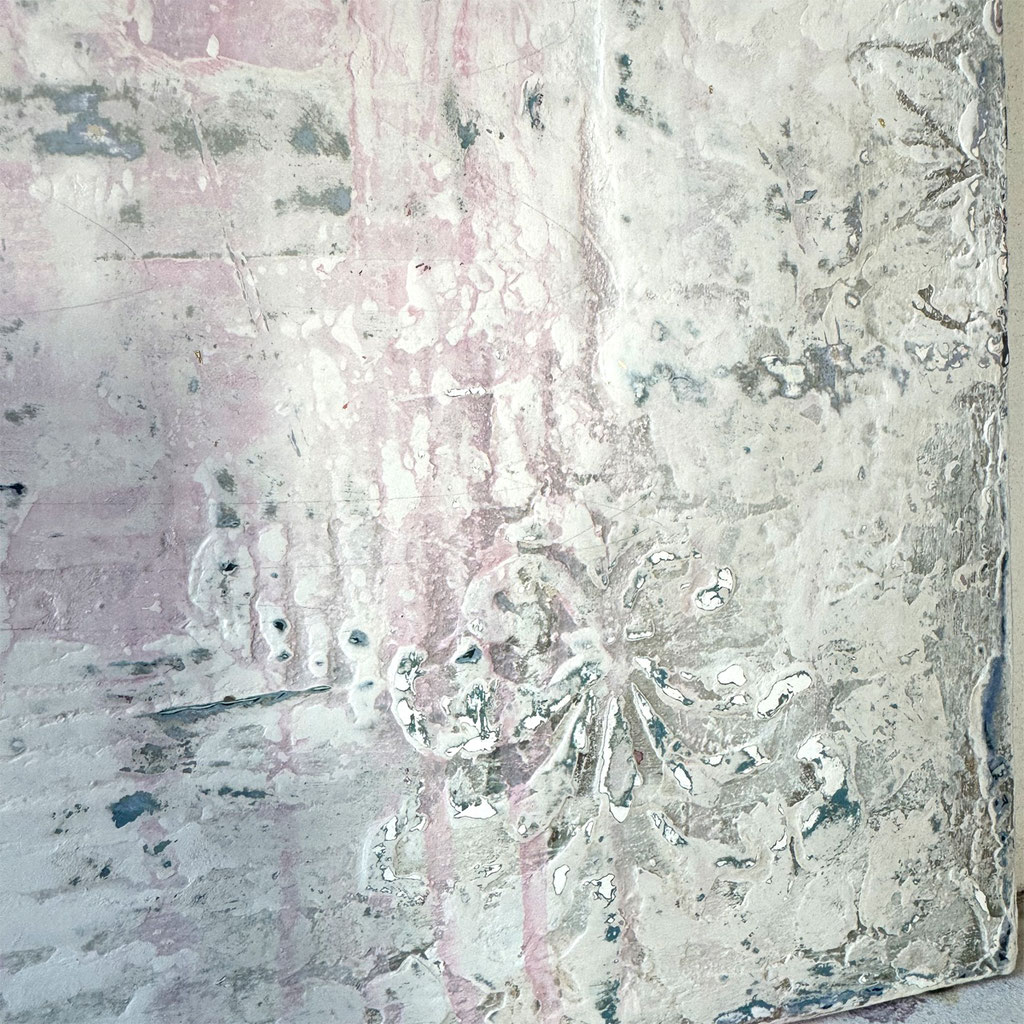 © Conni Altmann, Abstraktes Gemälde "Just beneath the surface", Mixed Media mit Schlagmetall gold auf Sperrholz, ca. 80 x 80 x 2 cm, www.ateliertantetrulla.de